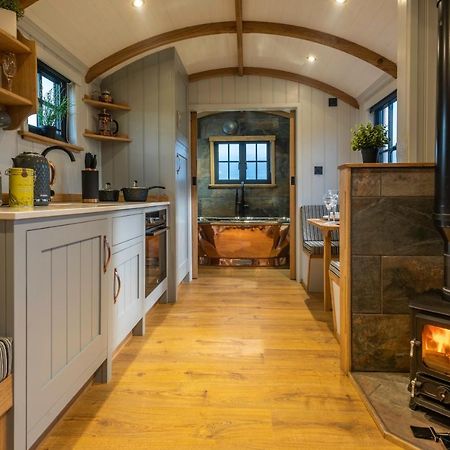 Monkwood Shepherds Hut - Ockeridge Rural Retreats Worcester Eksteriør billede